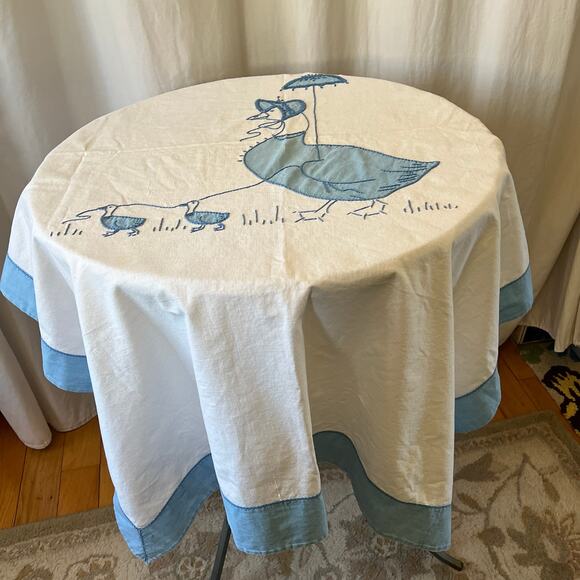 Vintage embroidered & applique cotton table cloth Mother duck ducklings birds - Picture 2 of 6